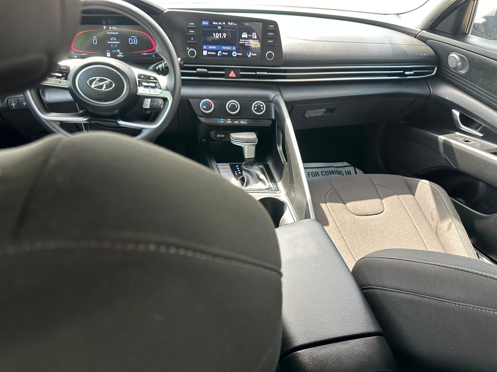 2025 Hyundai Elantra — foto 4
