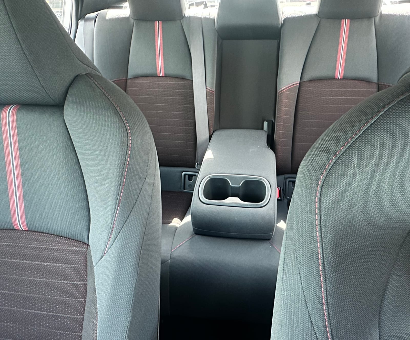 2025 Toyota Corolla SE — foto 6