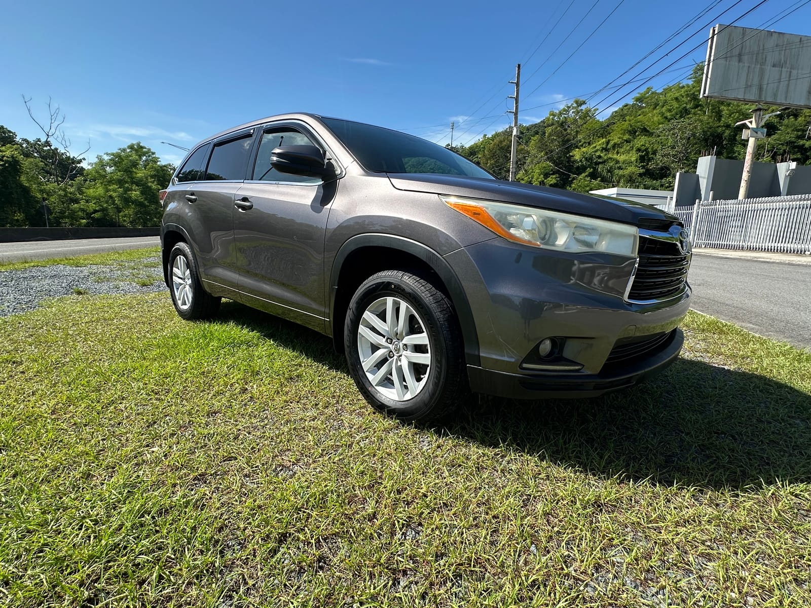 2014 Toyota Highlander LE — foto 2