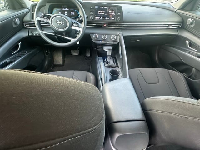 2025 Hyundai Elantra SE — foto 4