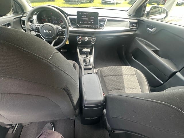 2023 Kia Rio — foto 6
